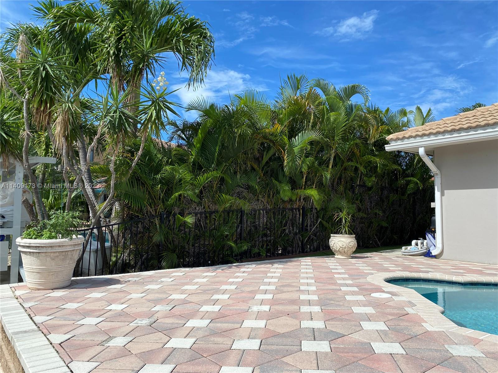 VENETIAN ISLES 1ST SEC - Residential