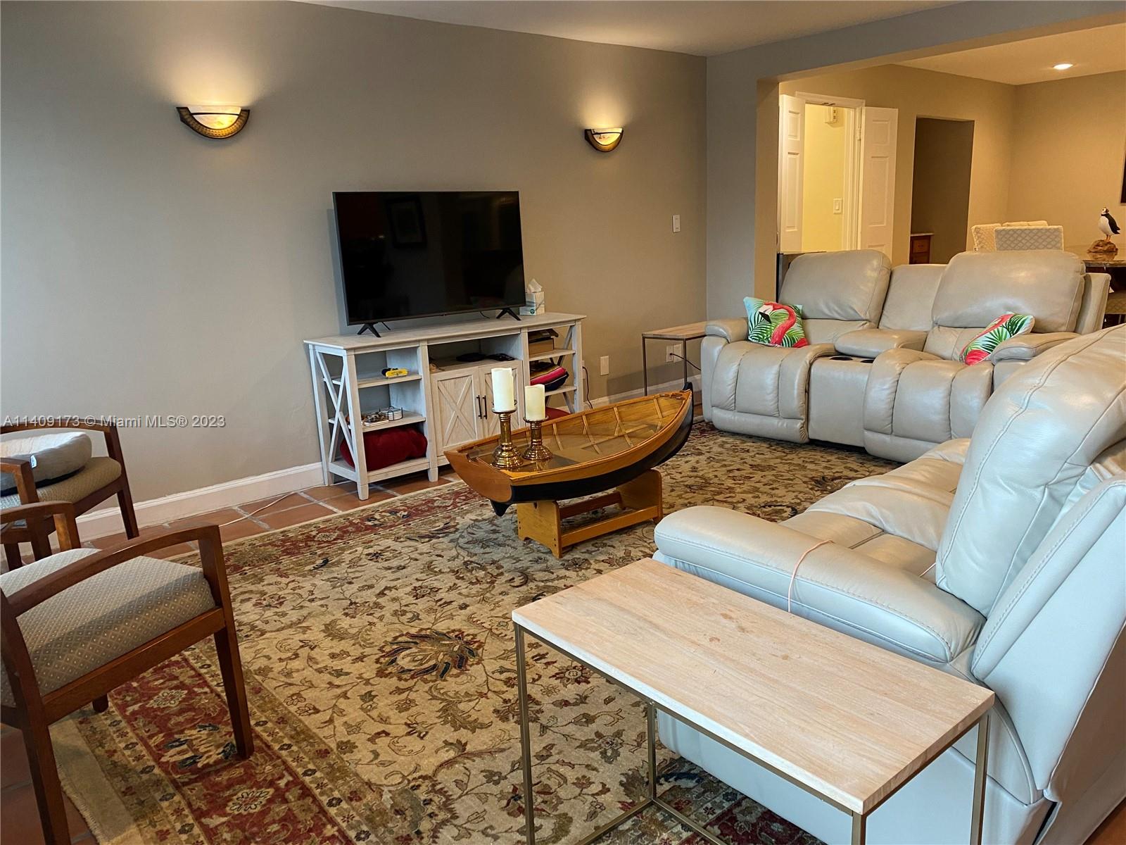 VENETIAN ISLES 1ST SEC - Residential