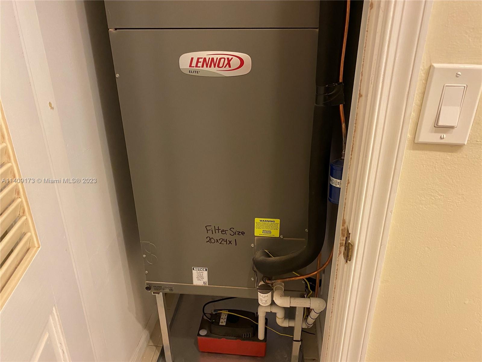 VENETIAN ISLES 1ST SEC - Residential