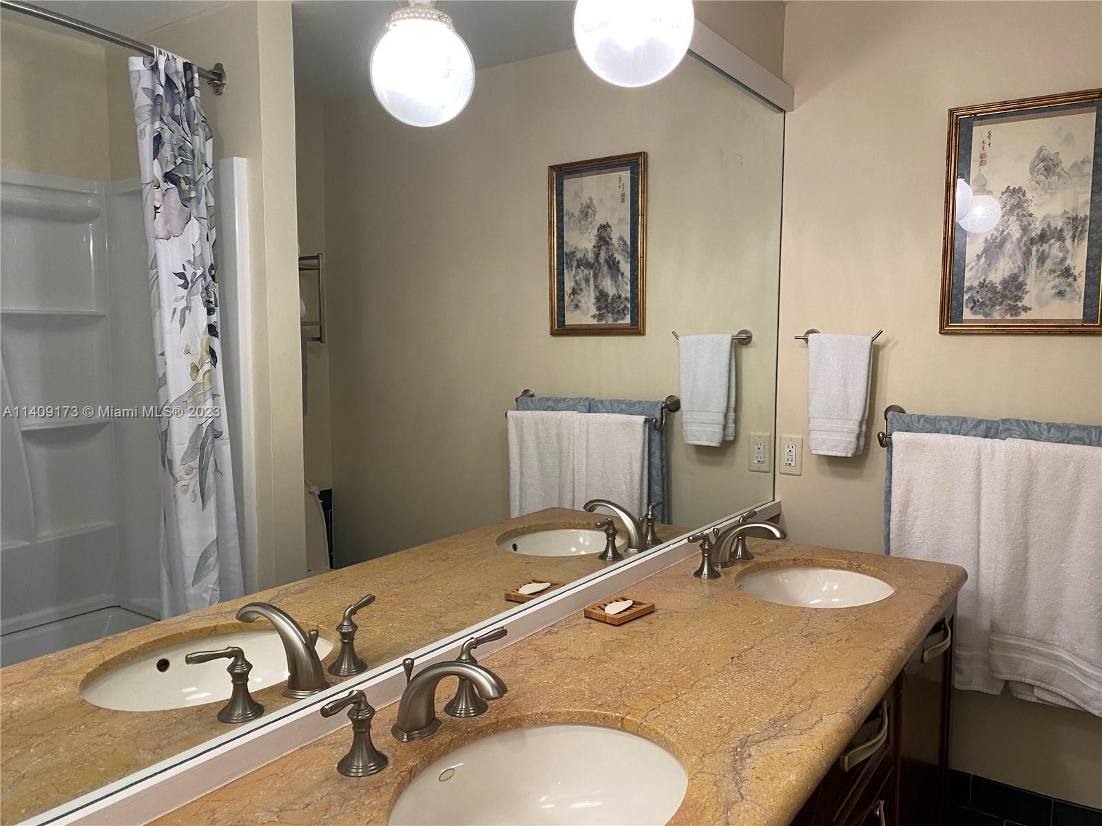 VENETIAN ISLES 1ST SEC - Residential