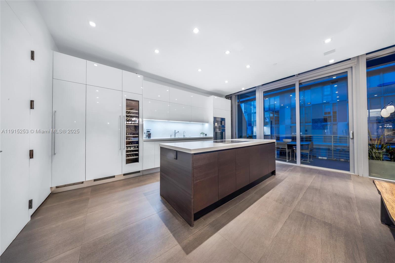 250 WYNWOOD CONDO - Residential