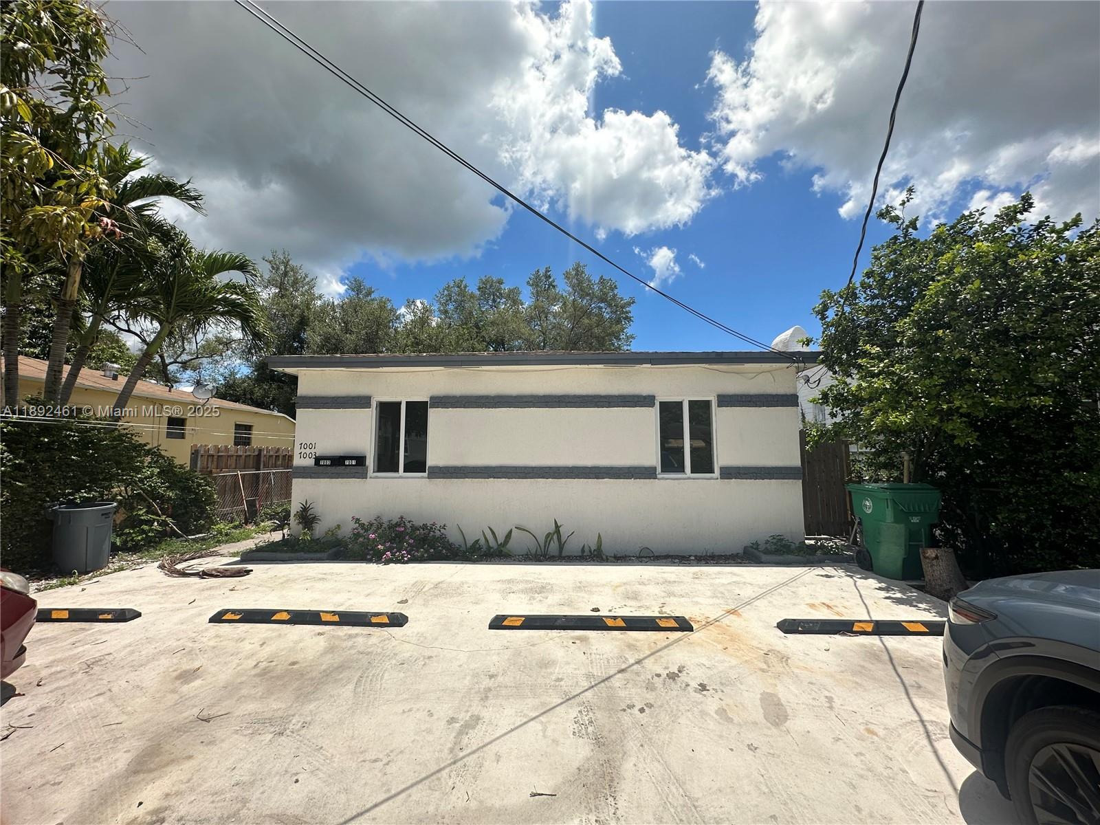 Beautiful. Fully remodeled 2 bedroom unit in the heart of Miami. Washer and Dryer in unit for your convenience. 2 parking spaces plus street parking. Easy and ready to move in. Section 8 welcomed.