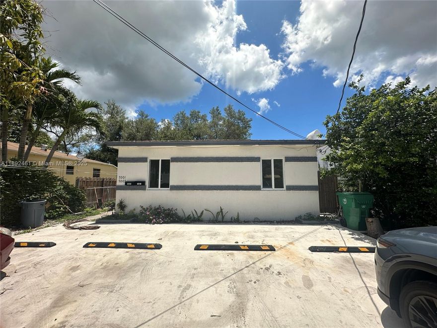 Beautiful. Fully remodeled 2 bedroom unit in the heart of Miami. Washer and Dryer in unit for your convenience. 2 parking spaces plus street parking. Easy and ready to move in. Section 8 welcomed.