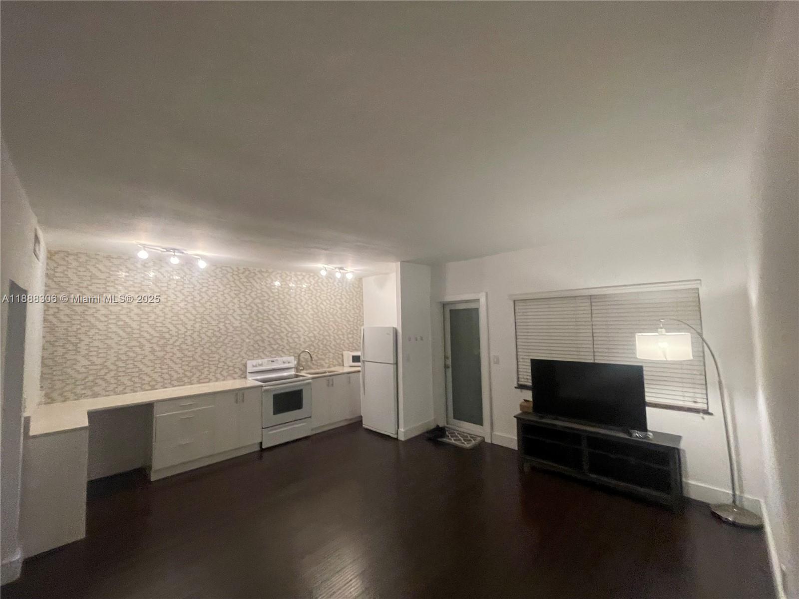 990 Meridian Ave -