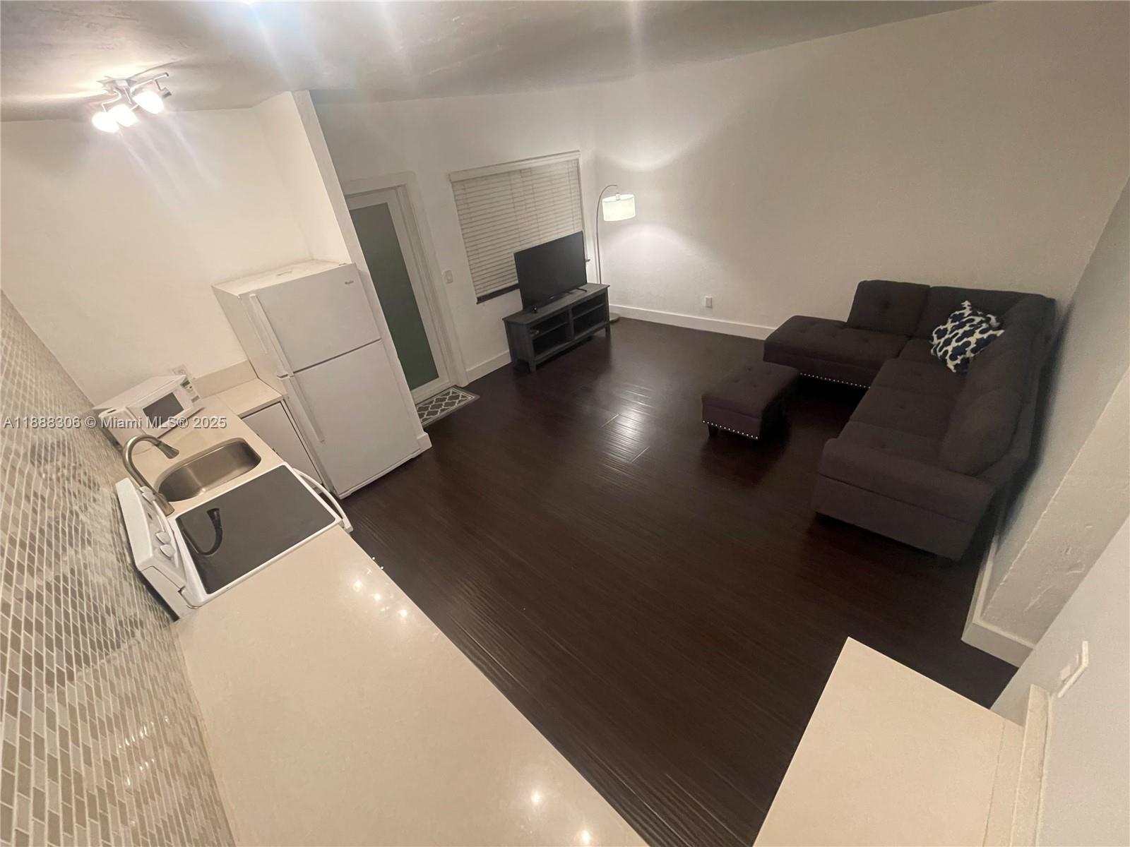 990 Meridian Ave -