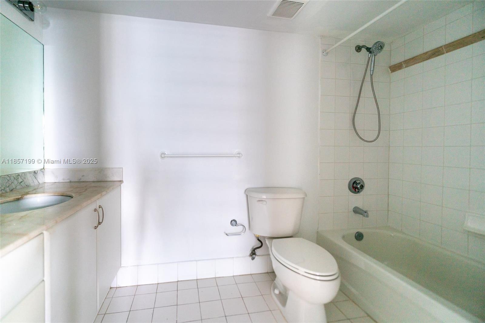 THE CLUB AT BRICKELL BAY - Residential Lease