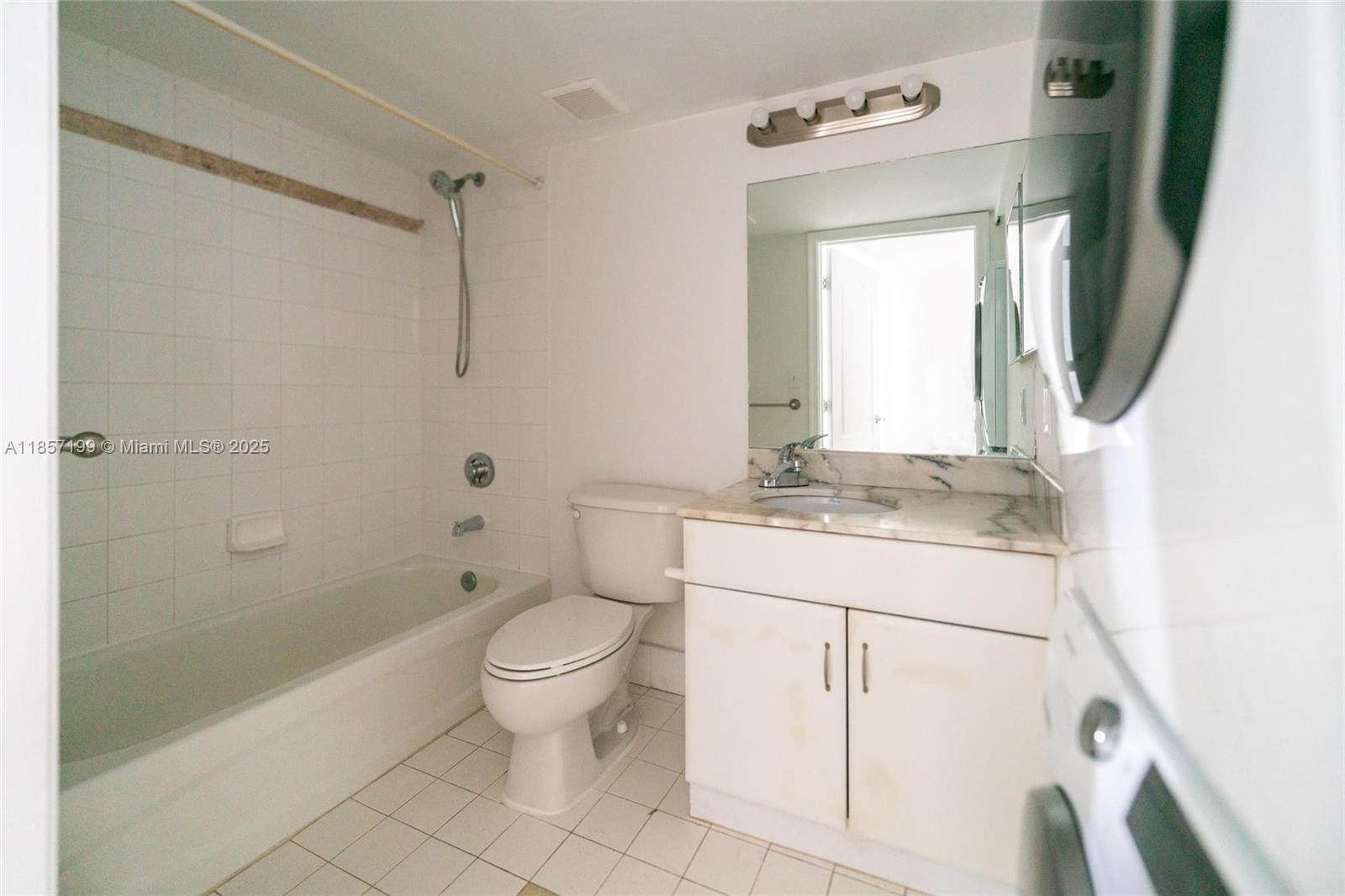 THE CLUB AT BRICKELL BAY - Residential Lease