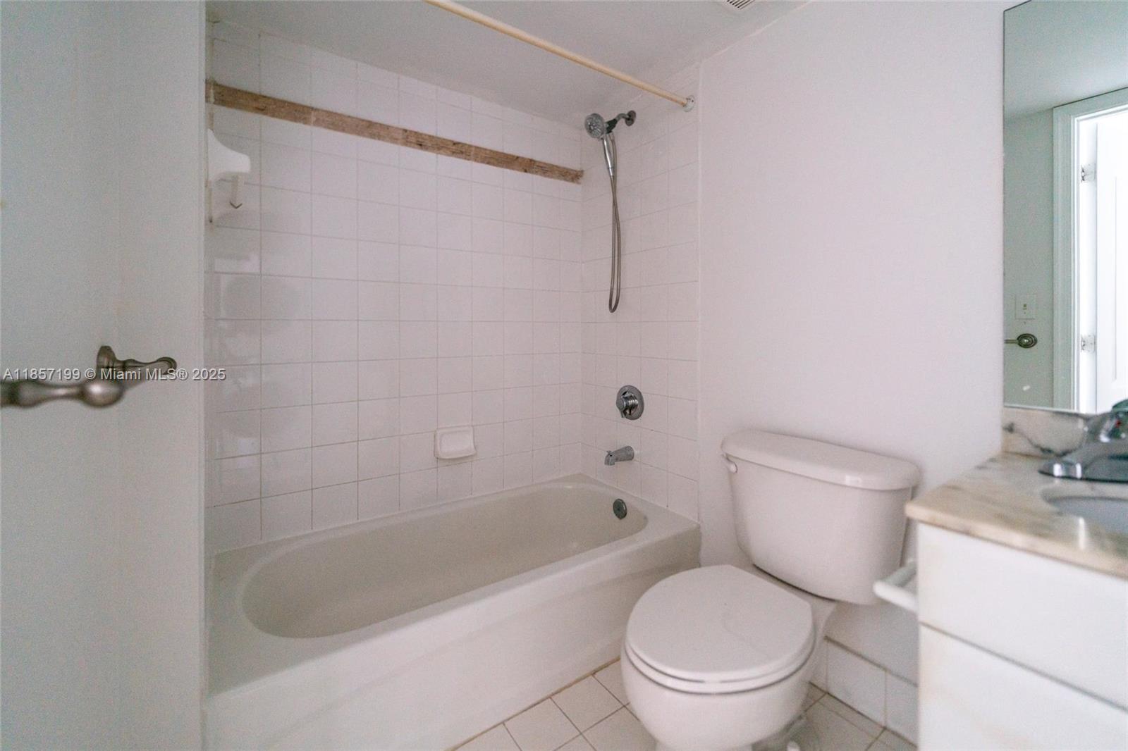 THE CLUB AT BRICKELL BAY - Residential Lease