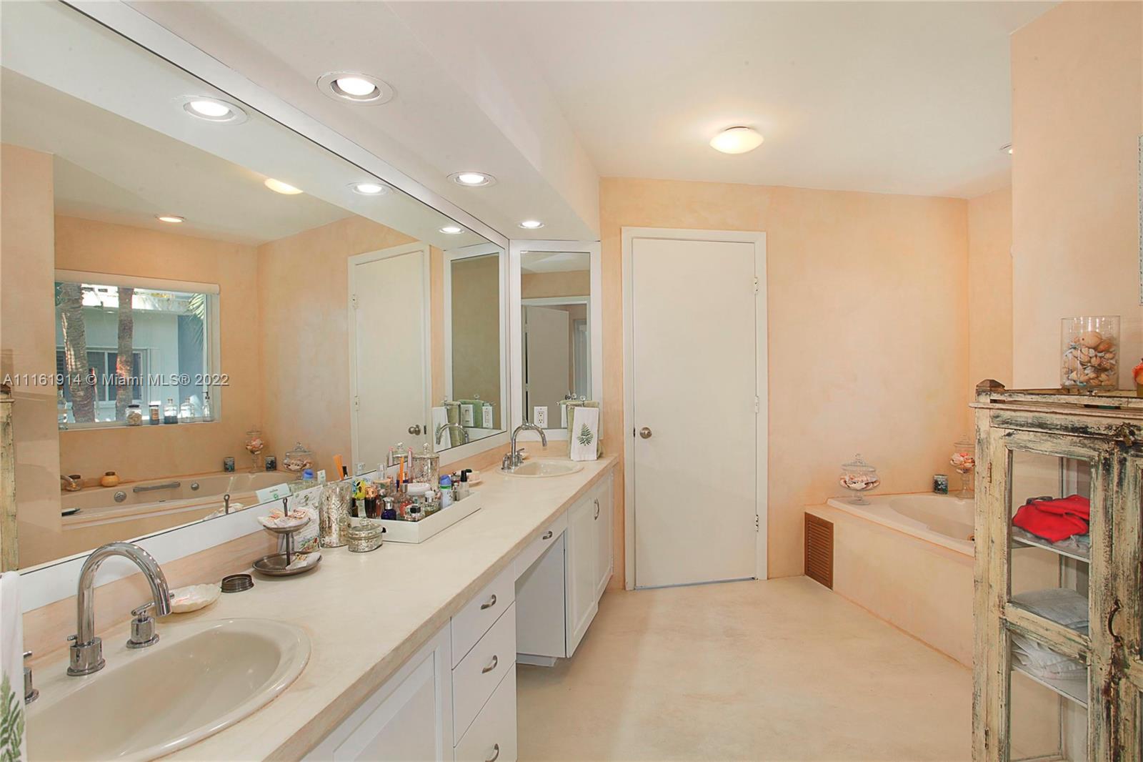 TROPICAL ISLE HOMES SUB 4 - Residential