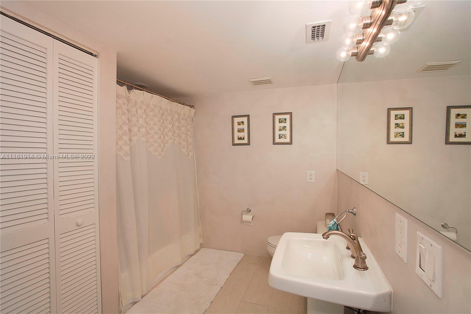 TROPICAL ISLE HOMES SUB 4 - Residential