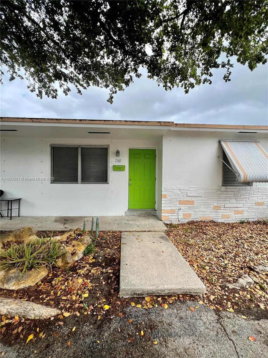 2 bedroom, 1 bath multifamily unit with private entrance, fenced back patio with washer/dryer, private parking, centrally located close to everything, minutes from the highway, gulf stream park, grocery stores, etc.