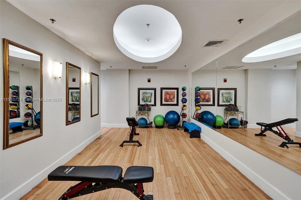 RADIUS CONDO - Residential