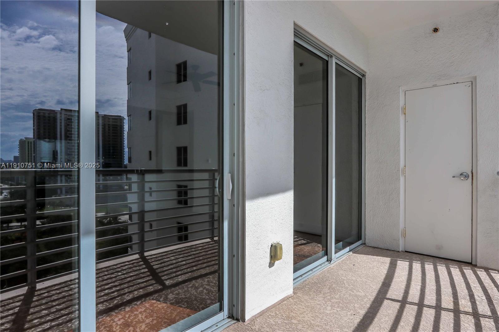 RADIUS CONDO - Residential