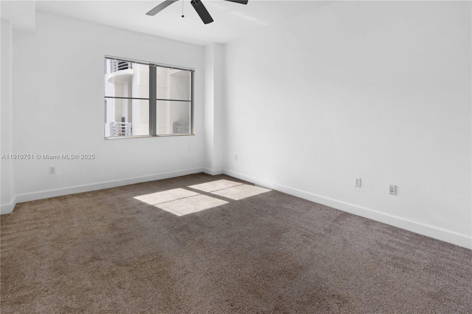 RADIUS CONDO - Residential