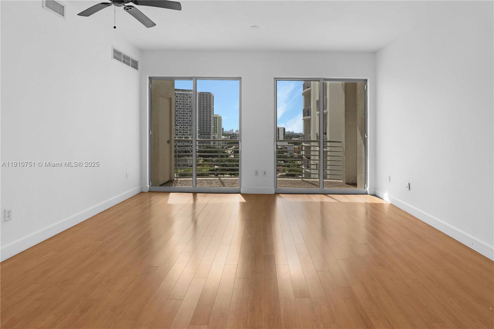 RADIUS CONDO - Residential