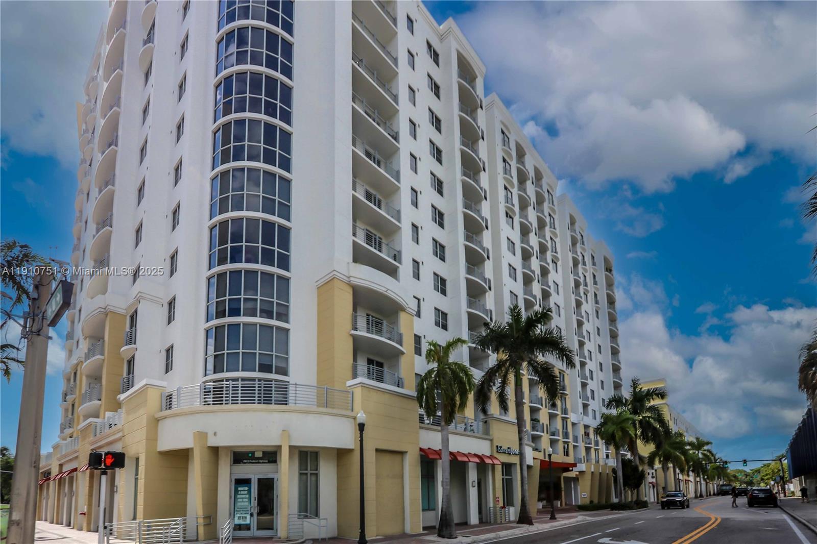 RADIUS CONDO - Residential