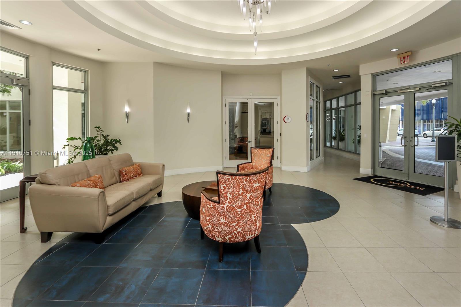 RADIUS CONDO - Residential