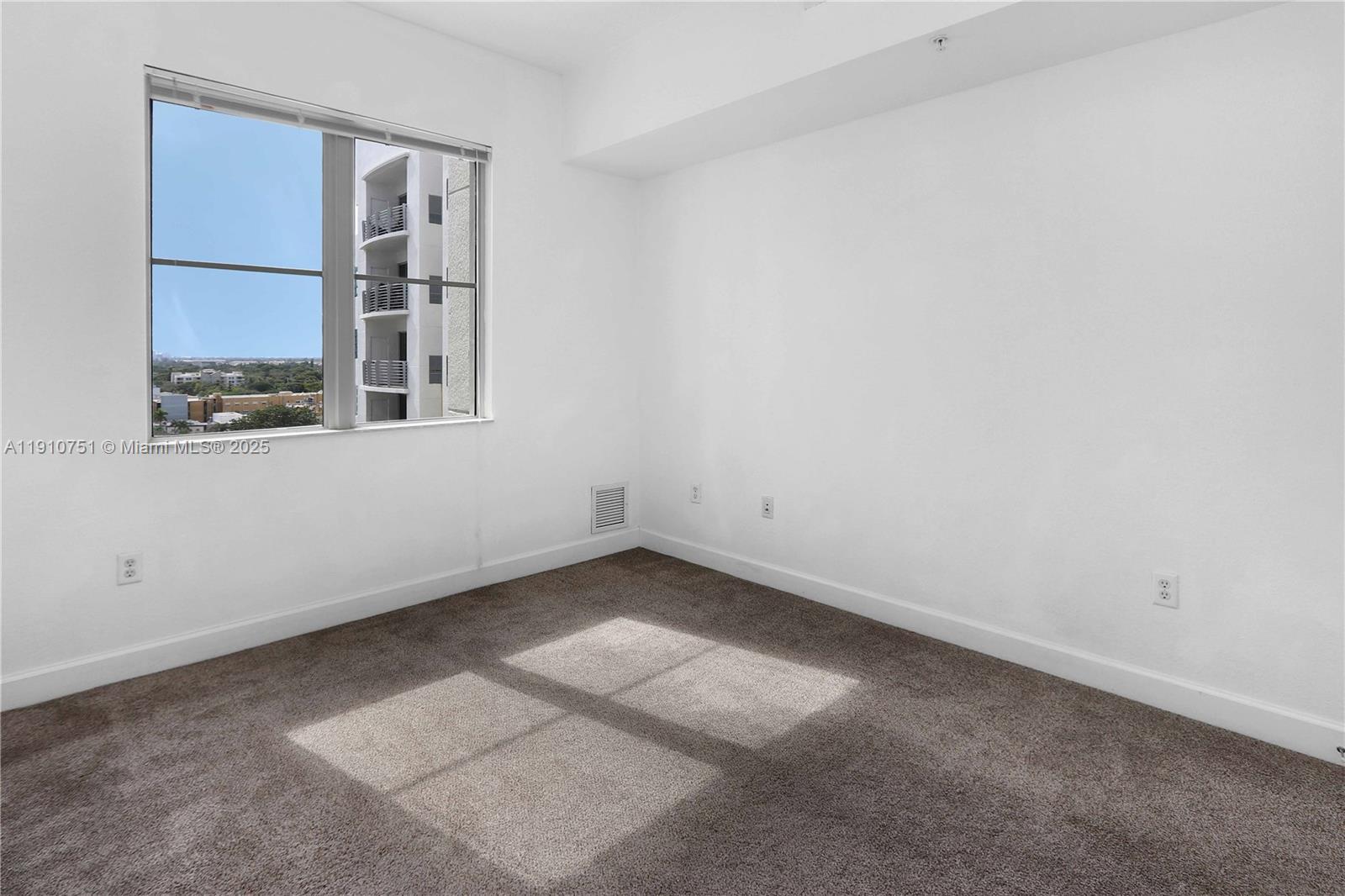 RADIUS CONDO - Residential