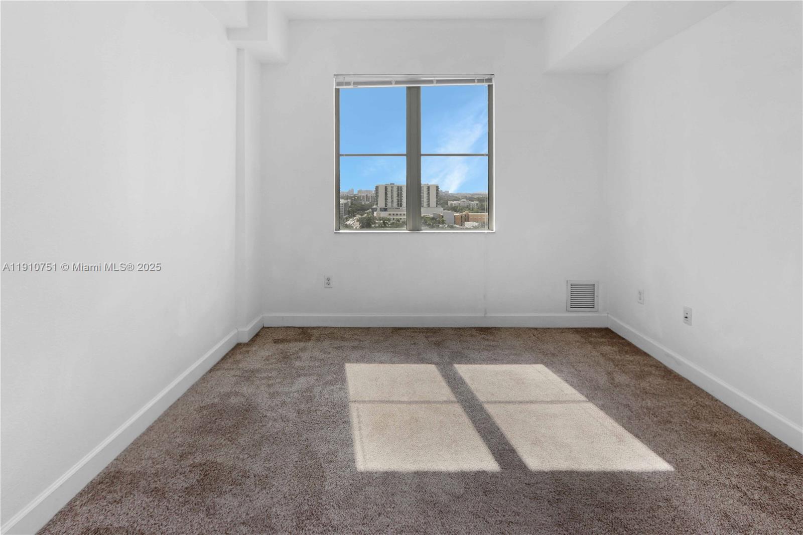 RADIUS CONDO - Residential