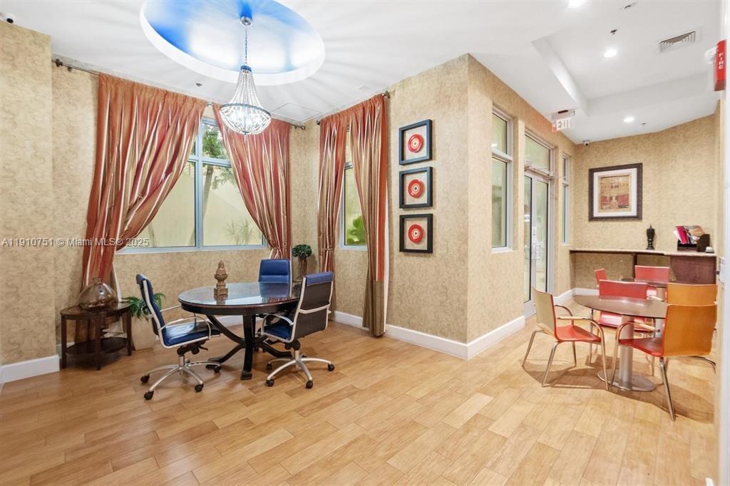 RADIUS CONDO - Residential