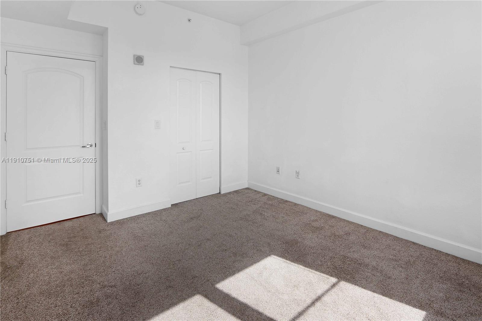 RADIUS CONDO - Residential