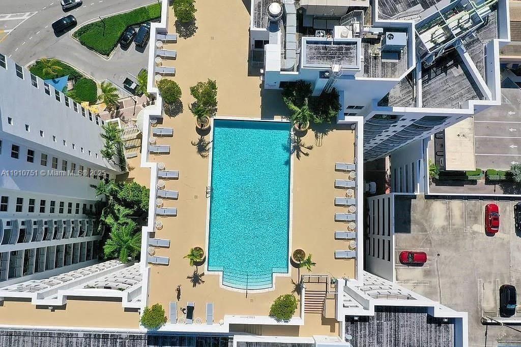 RADIUS CONDO - Residential