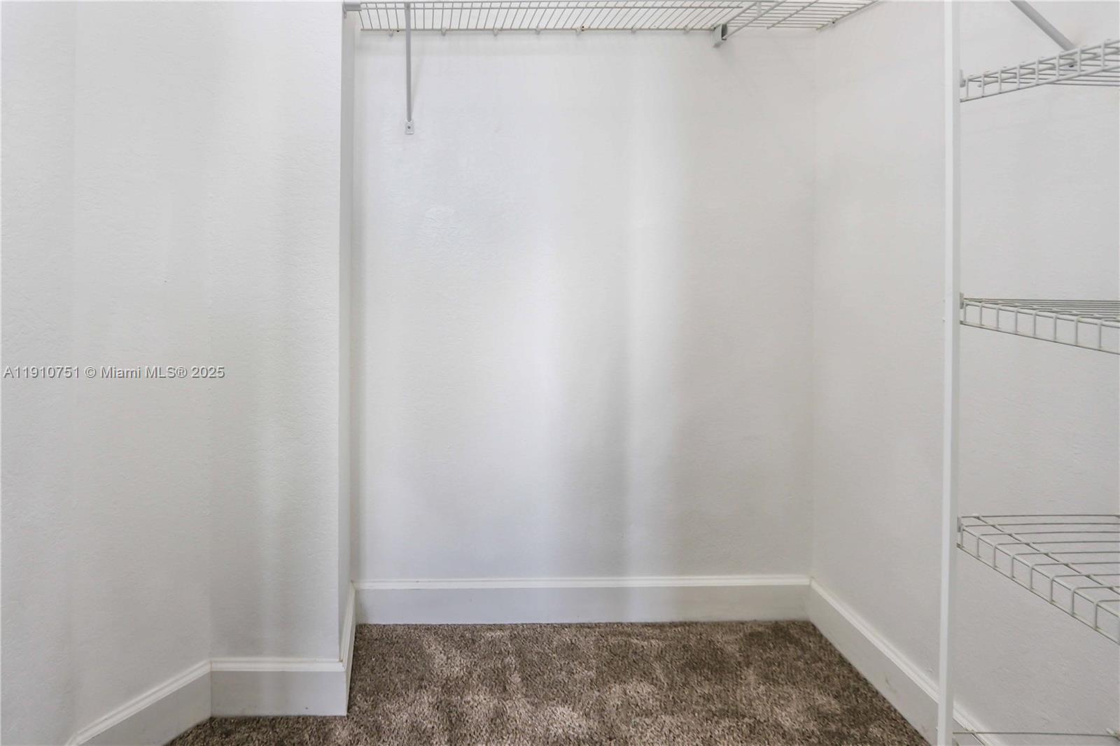 RADIUS CONDO - Residential