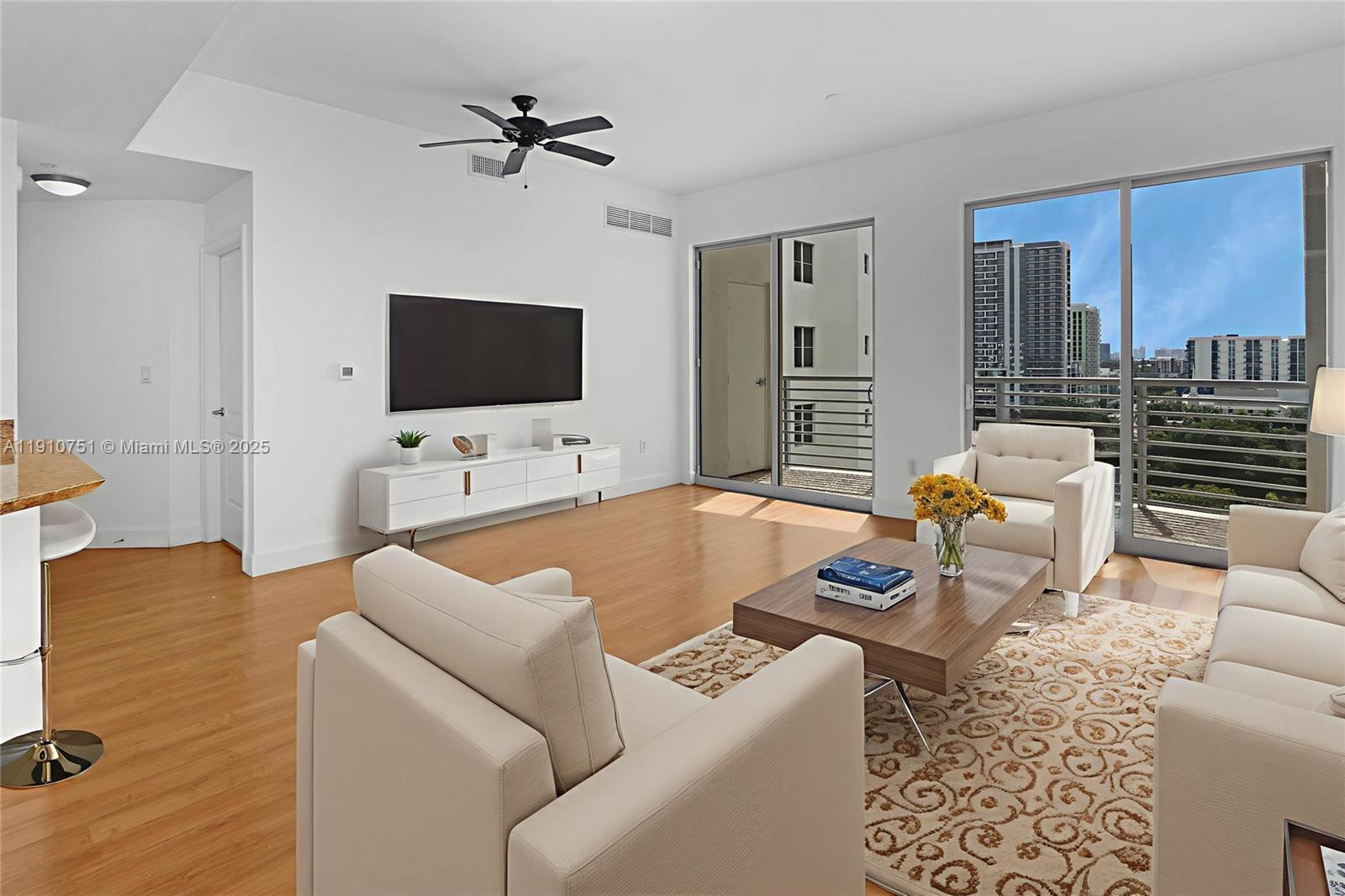 RADIUS CONDO - Residential