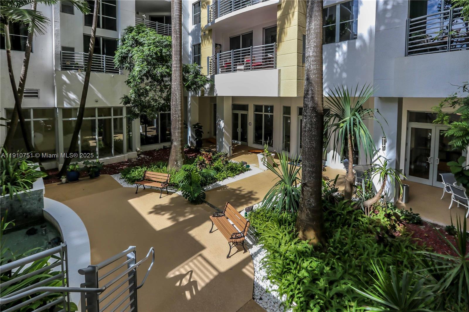 RADIUS CONDO - Residential