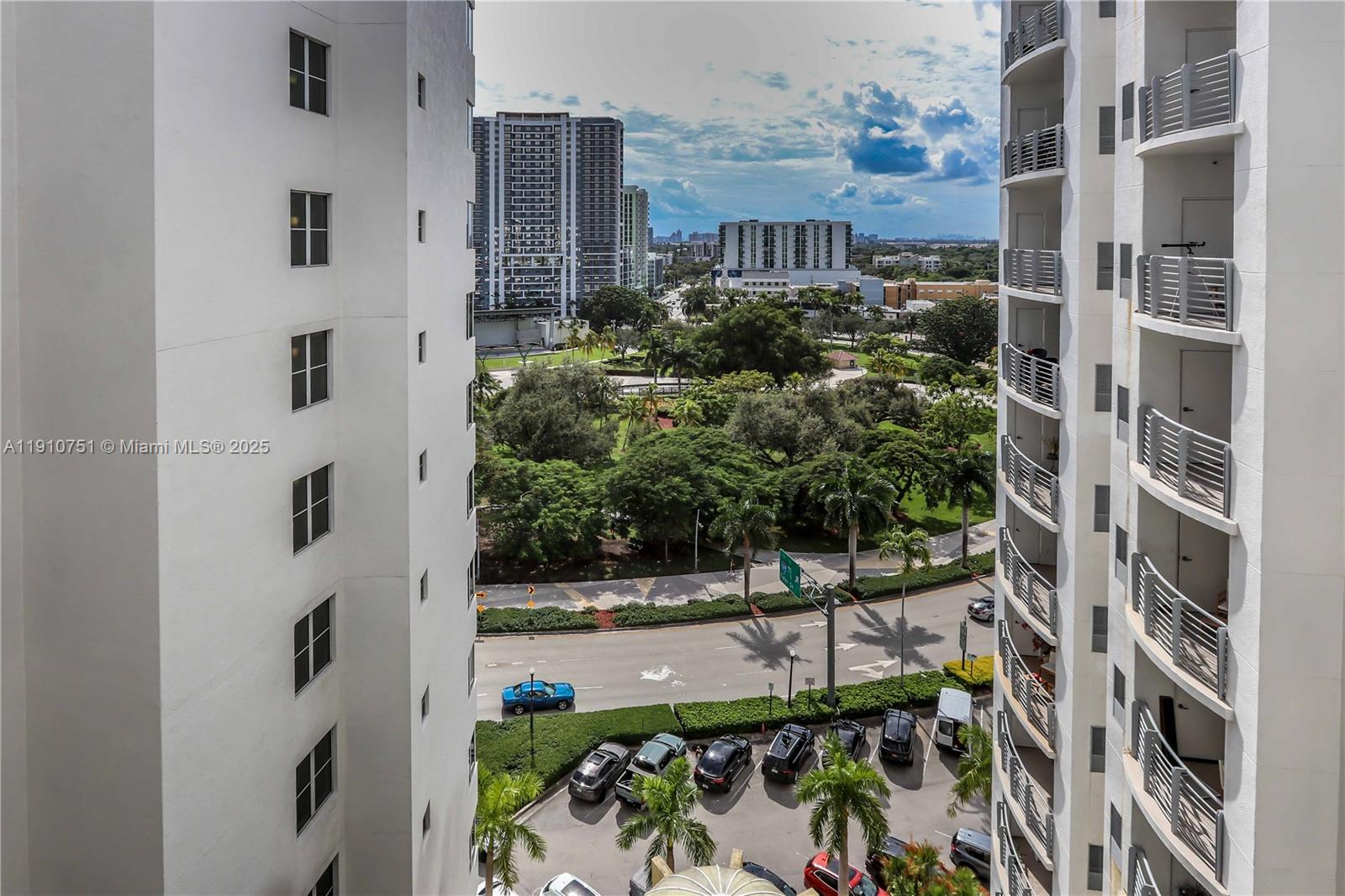 RADIUS CONDO - Residential