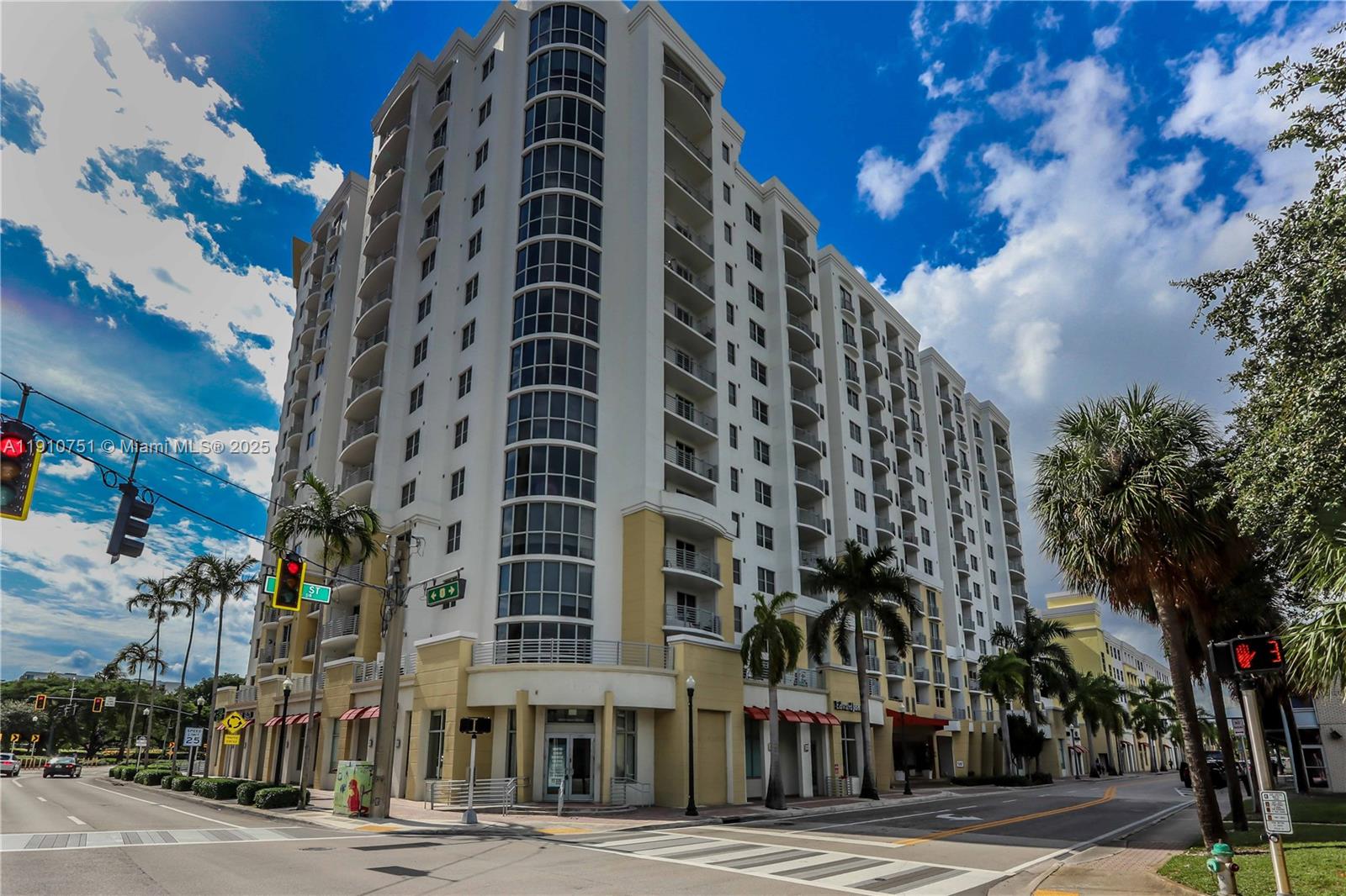 RADIUS CONDO - Residential