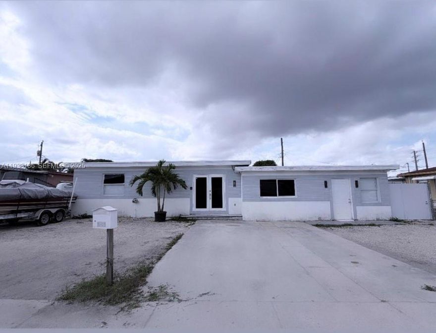 !!!! Excellent Opportunity!!!
Welcome to this beautiful, completely remodeled Duplex located in East Hialeah, where you have the opportunity to become a homeowner. The property currently features 4 bedrooms and 2 bathrooms, with the possibility of converting it into two separate units: one with 2 bedrooms , a bathroom,a kitchen, and the other with 1 bedroom a bathroom a kitchen.
It boasts a spacious patio with a comfortable terrace, a beautiful kitchen, and a Jacuzzi.
Don't miss out on this multi-family property with great potential!