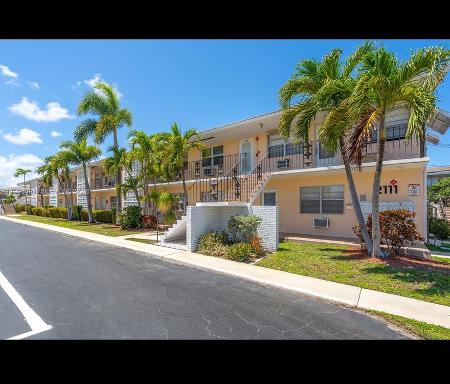 Beautifully remodeled 1-bedroom, 1-bathroom apartment featuring a new open kitchen with brand-new appliances and new flooring throughout. Light and bright living space in a quiet residential neighborhood. The bedroom offers a wall-to-wall closet and private back-door access. Just 8 minutes from the Lauderdale By the Sea beach. Includes one designated parking space. Super location! Close to restaurants, shopping and more!!
