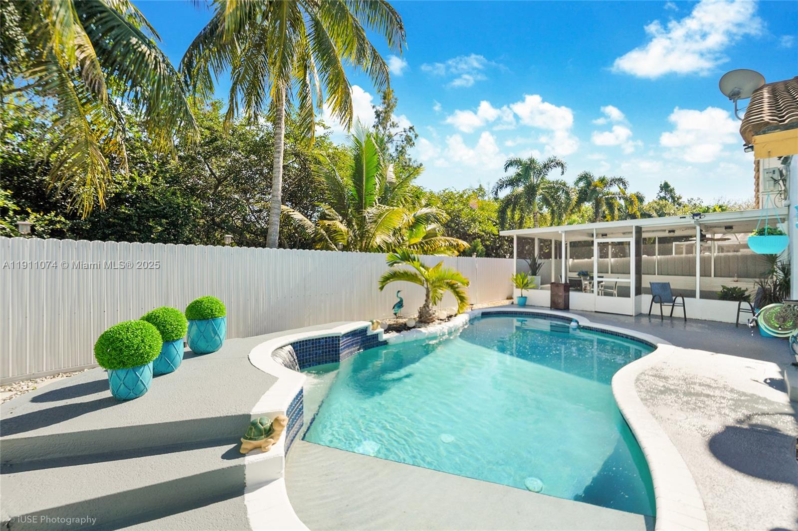 CRYSTAL POINTE - Residential