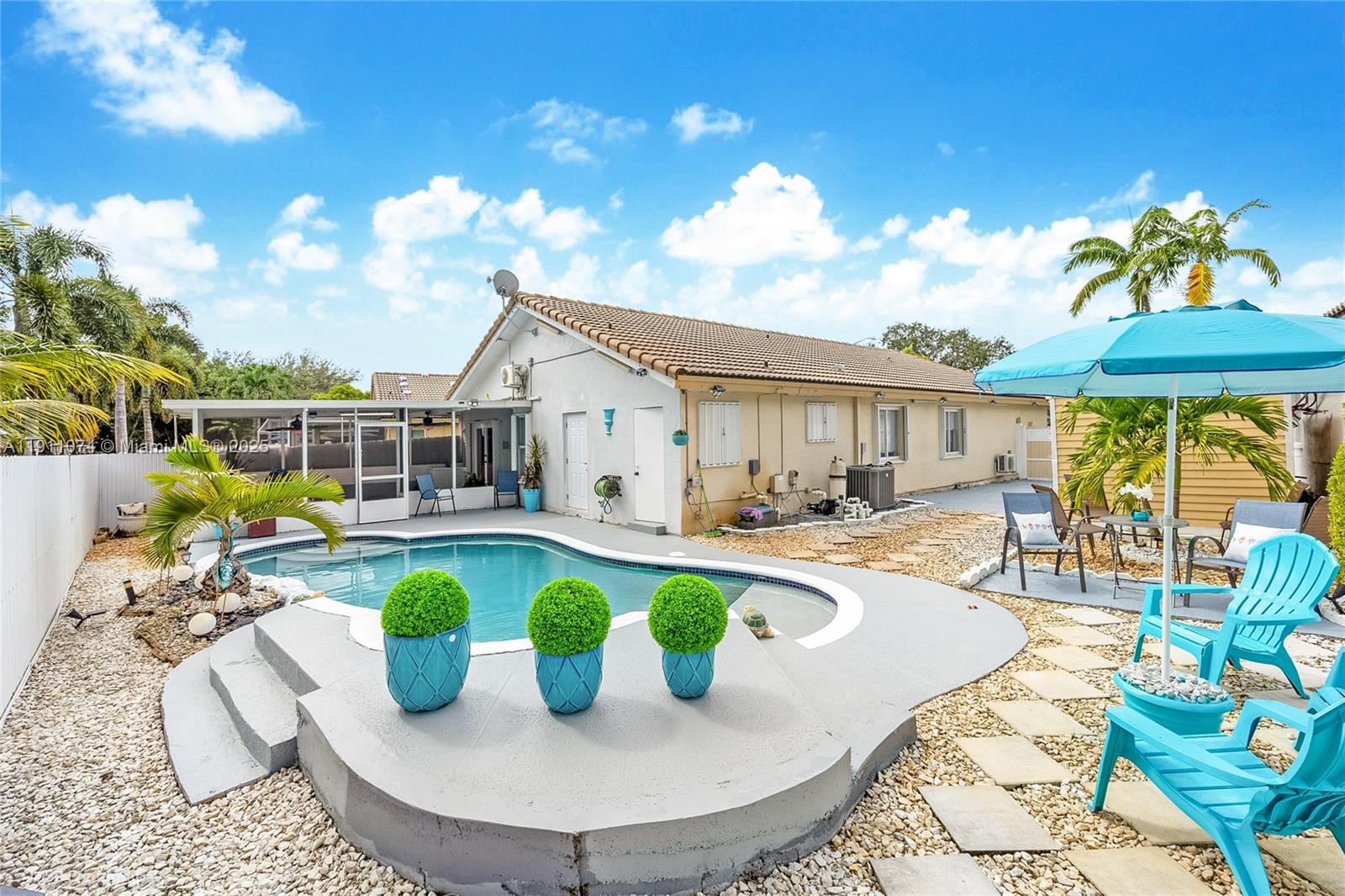 CRYSTAL POINTE - Residential