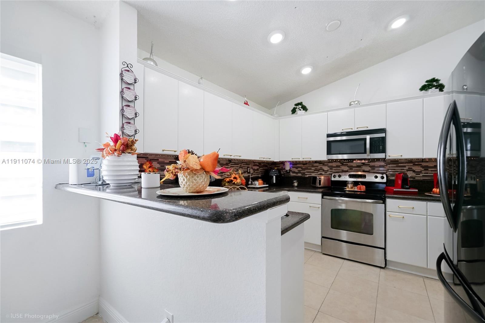 CRYSTAL POINTE - Residential