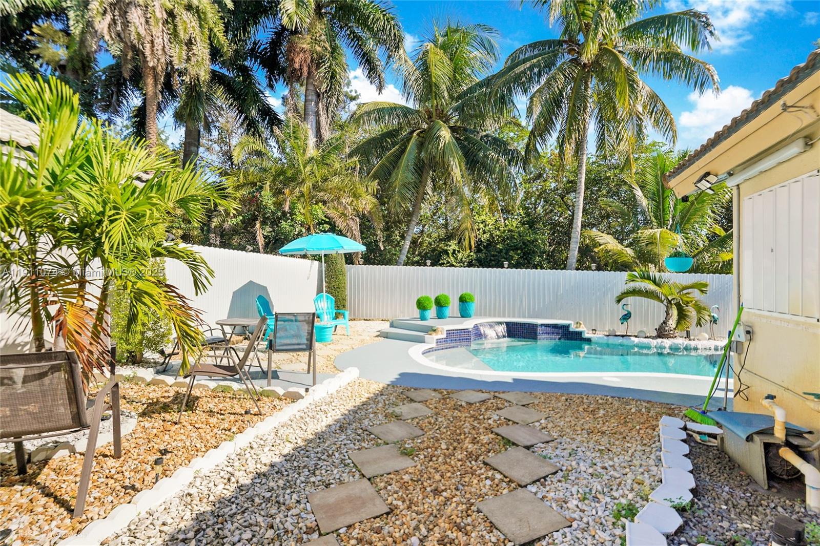 CRYSTAL POINTE - Residential