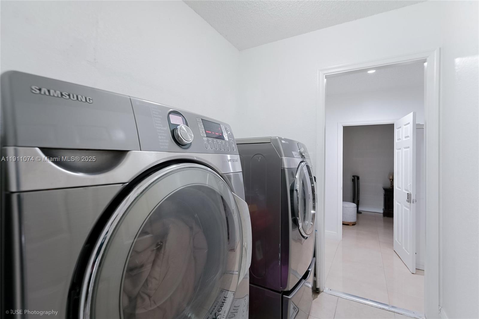 CRYSTAL POINTE - Residential