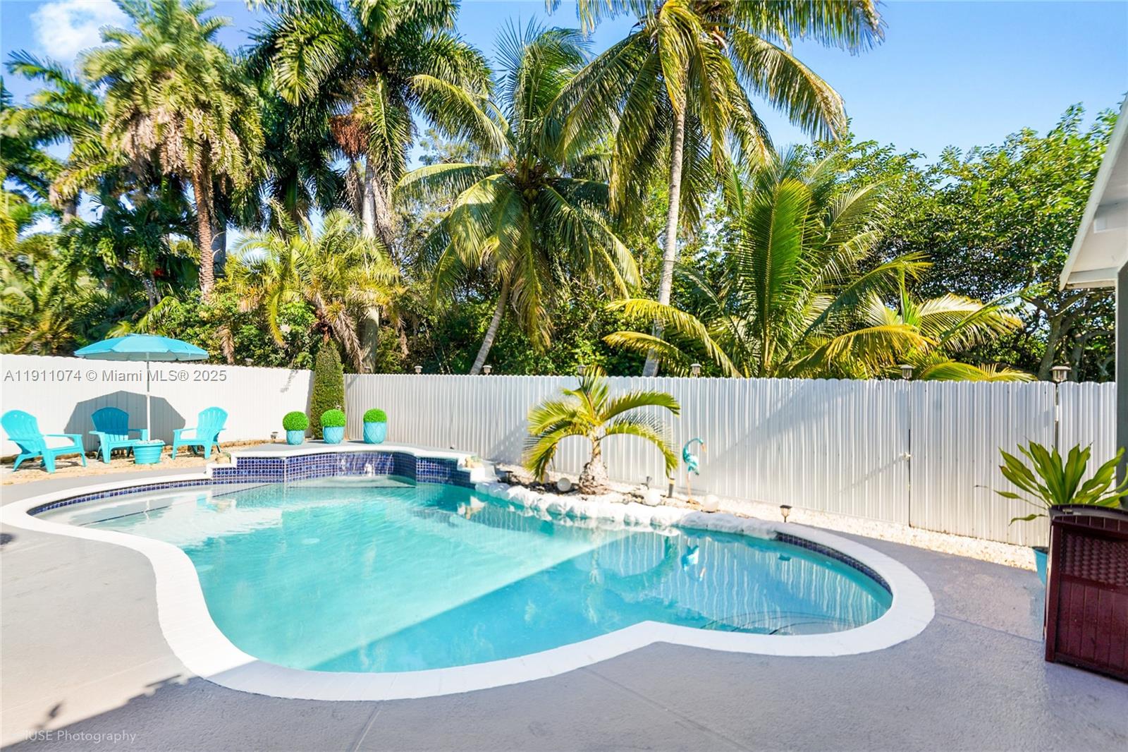 CRYSTAL POINTE - Residential