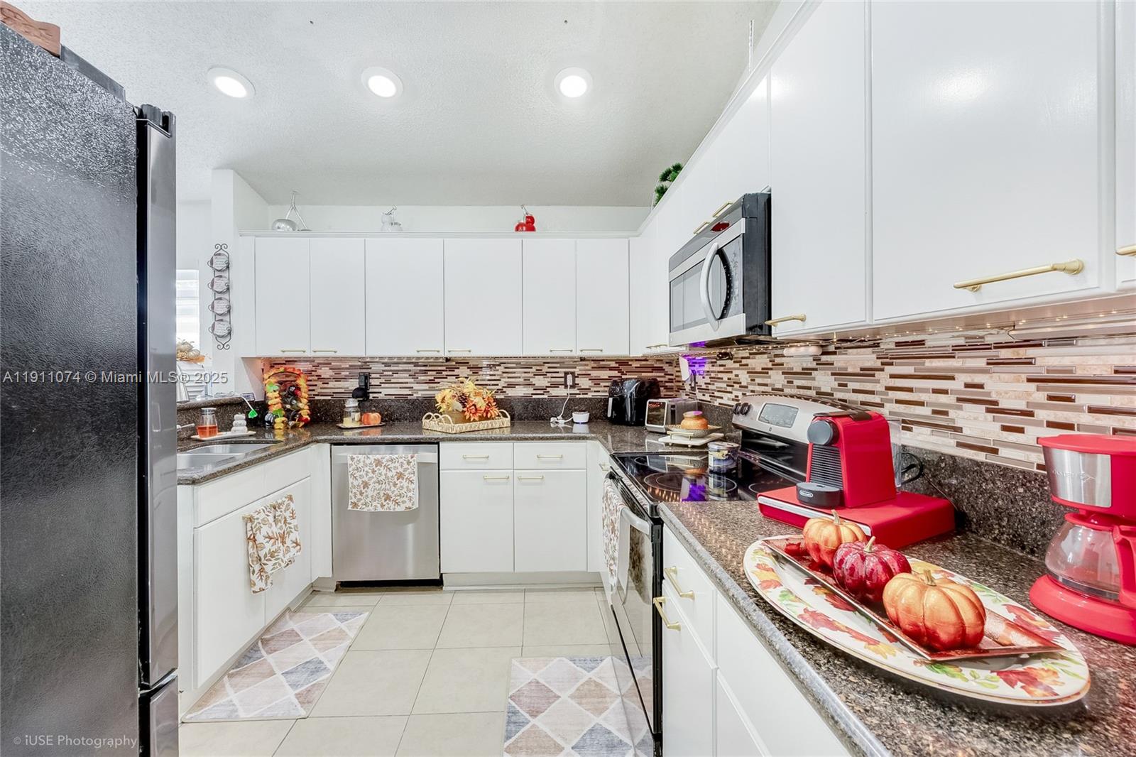 CRYSTAL POINTE - Residential