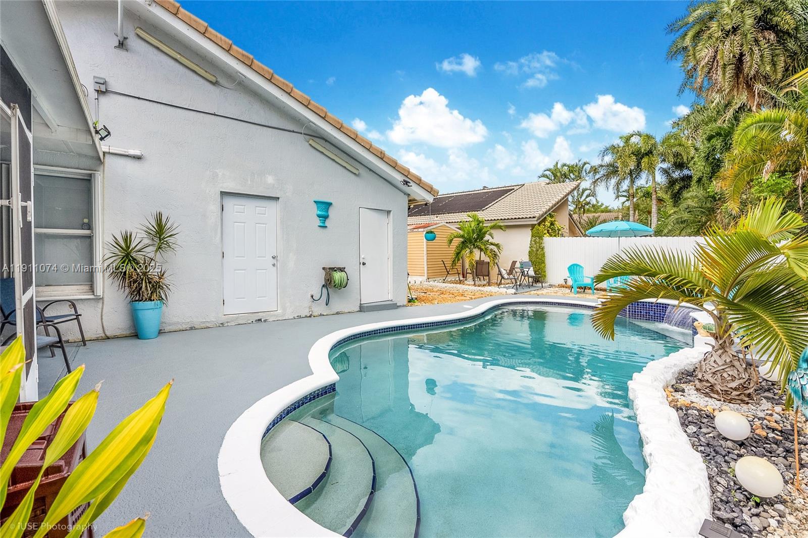 CRYSTAL POINTE - Residential