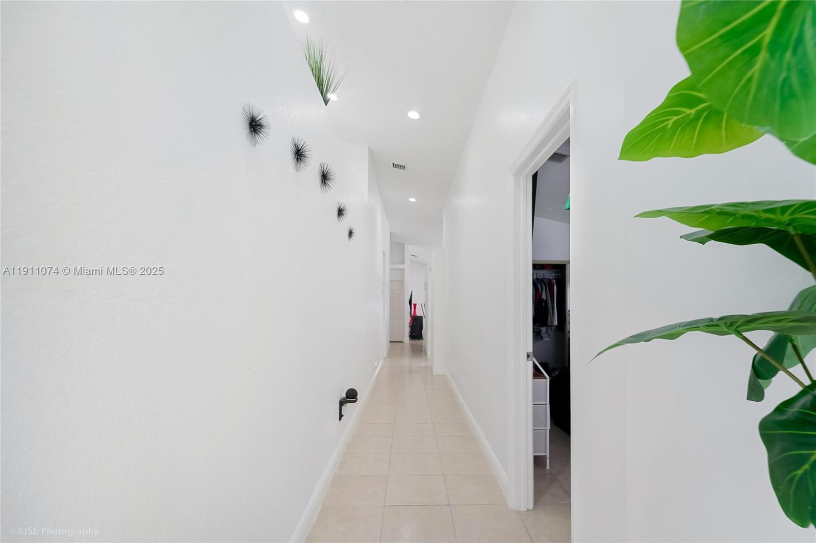 CRYSTAL POINTE - Residential