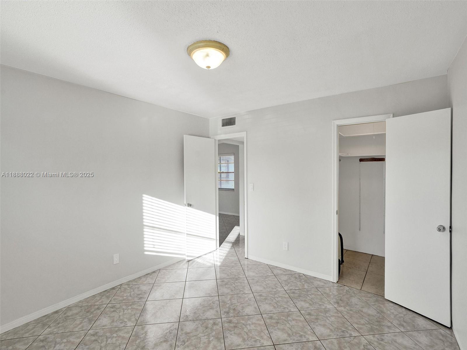 VENETIAN CONDO - Residential Lease