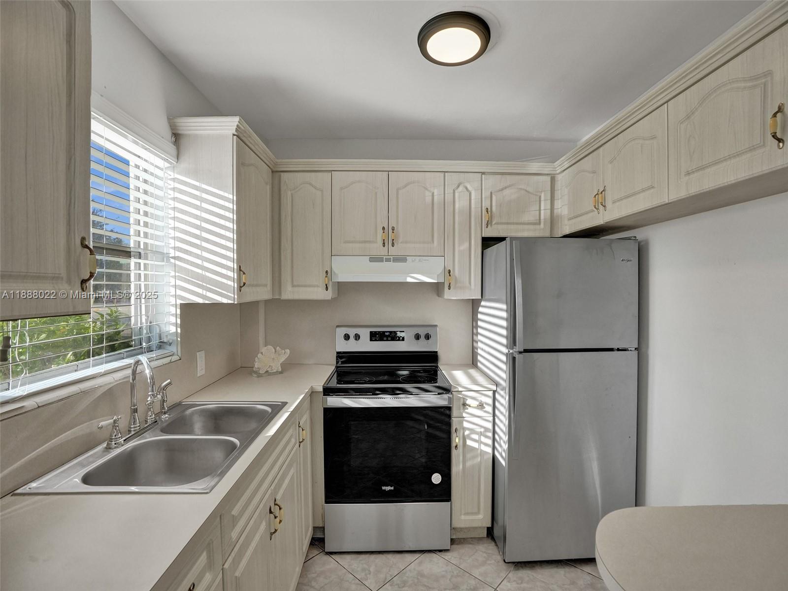 VENETIAN CONDO - Residential Lease