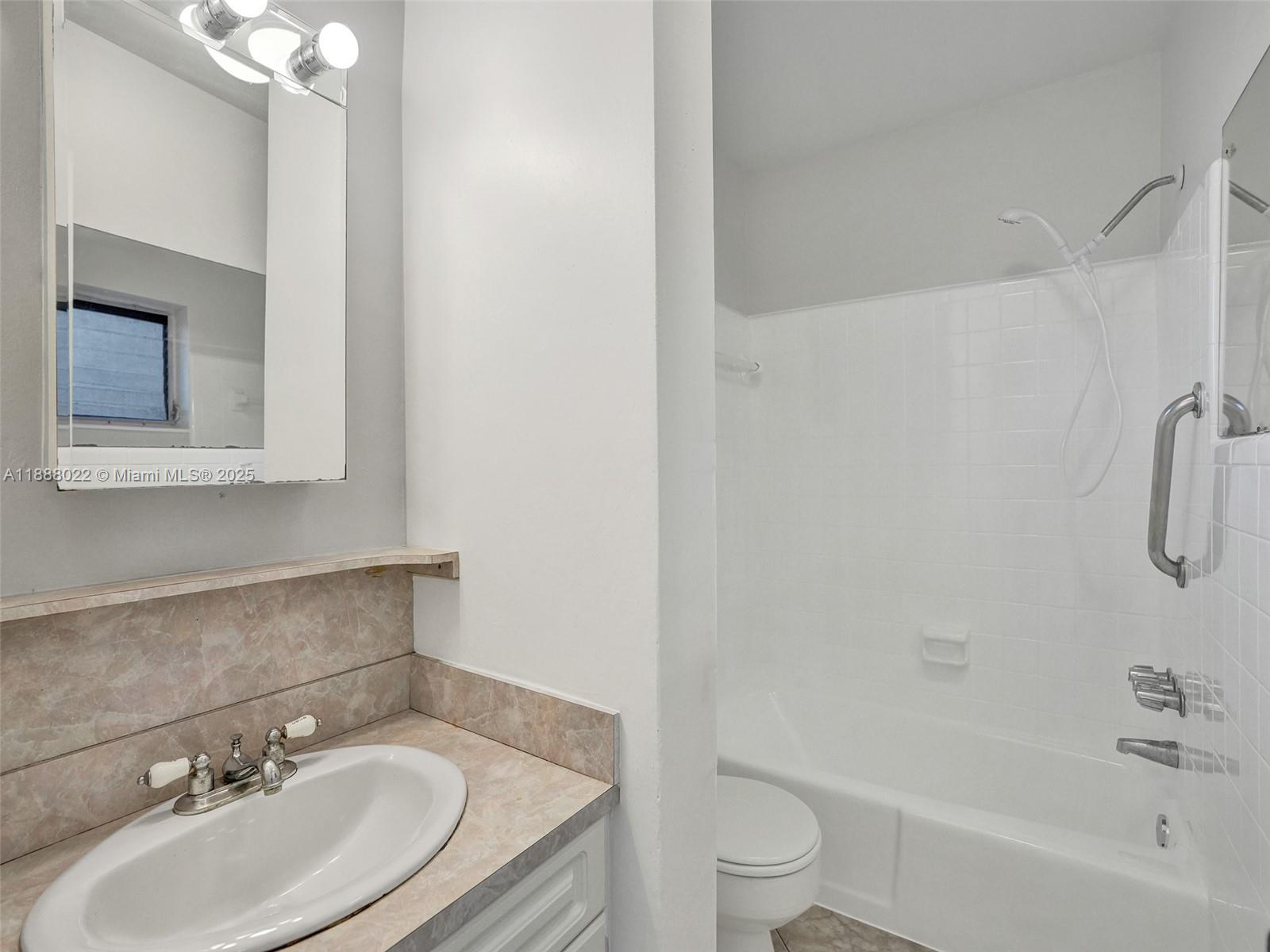 VENETIAN CONDO - Residential Lease