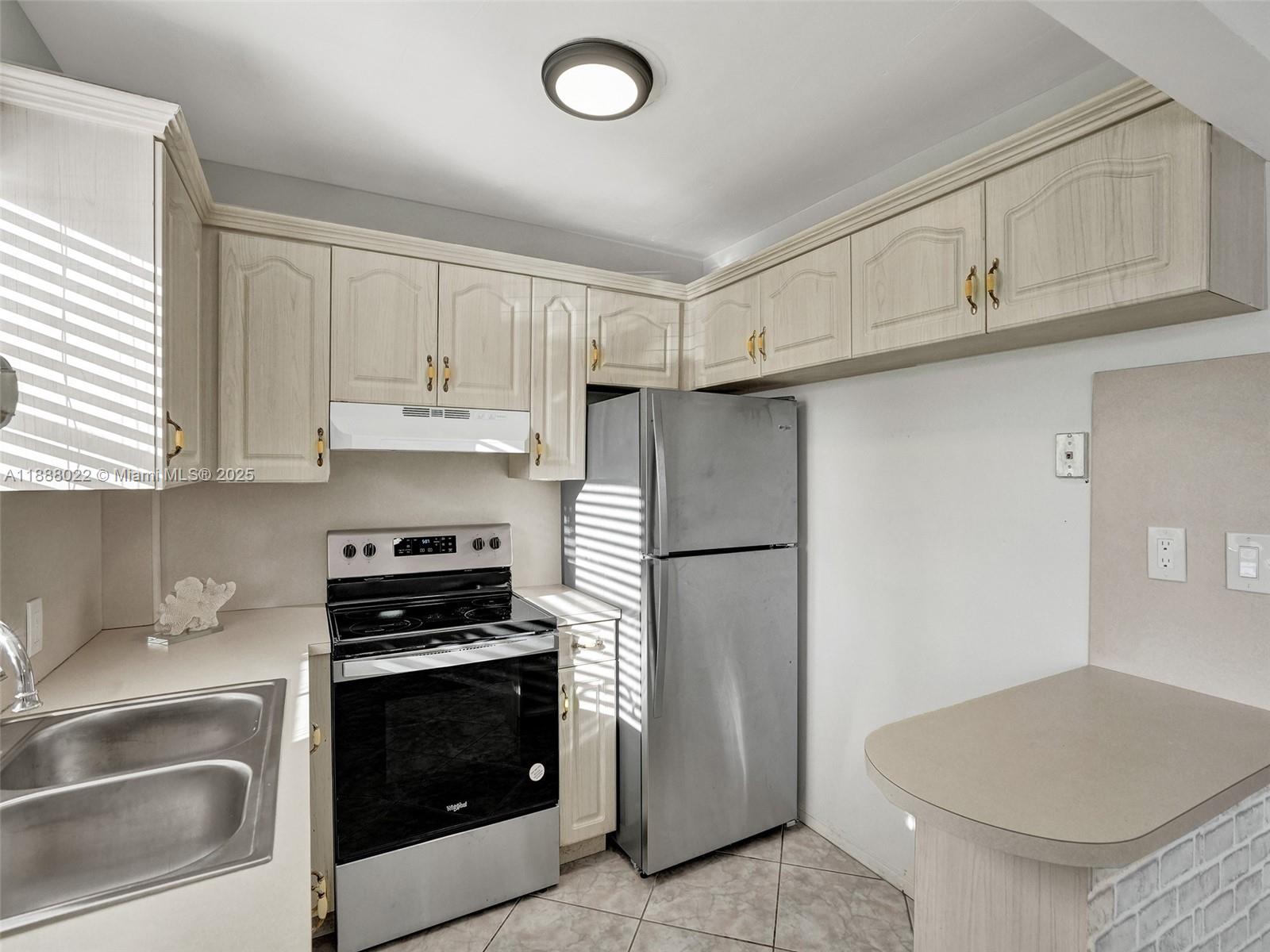 VENETIAN CONDO - Residential Lease