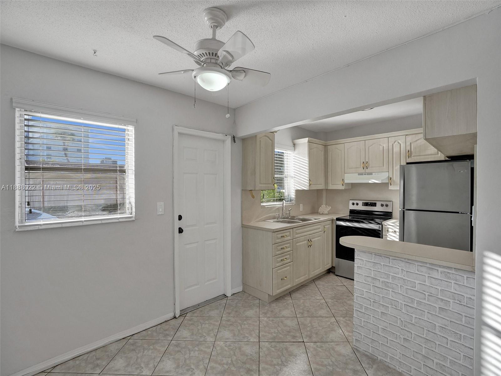 VENETIAN CONDO - Residential Lease