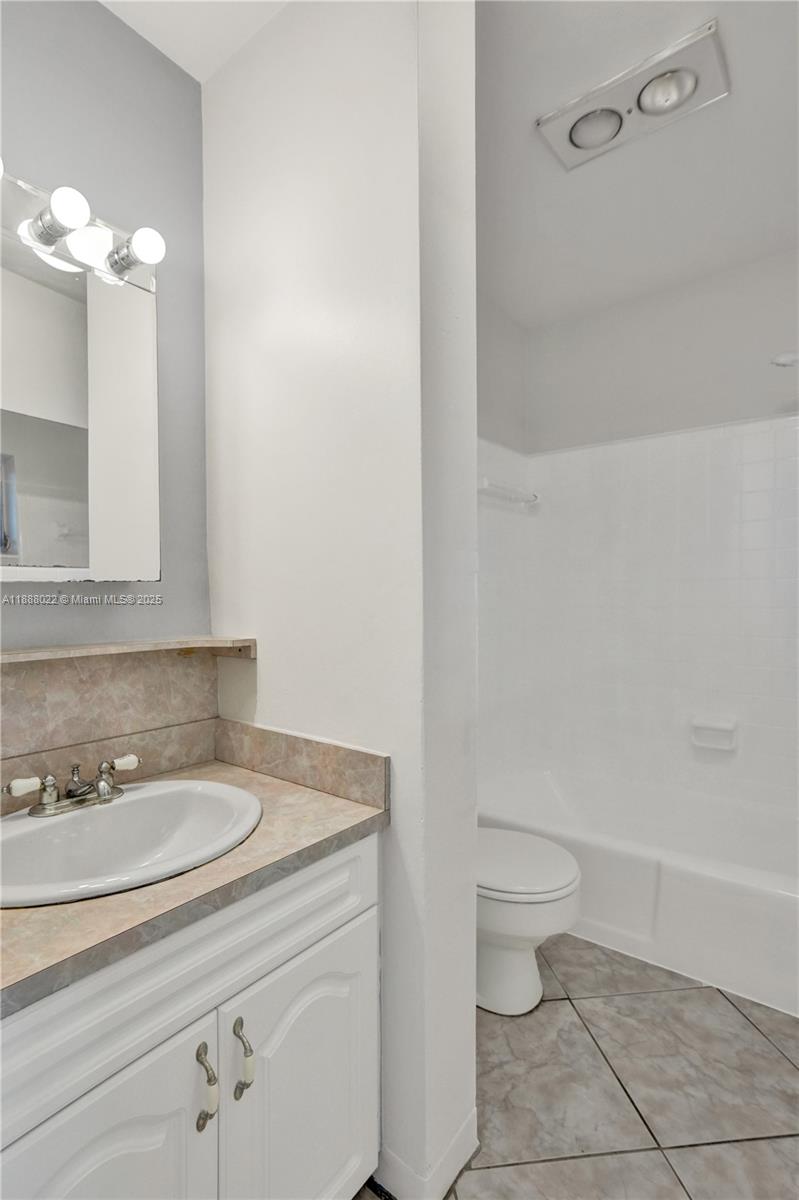 VENETIAN CONDO - Residential Lease