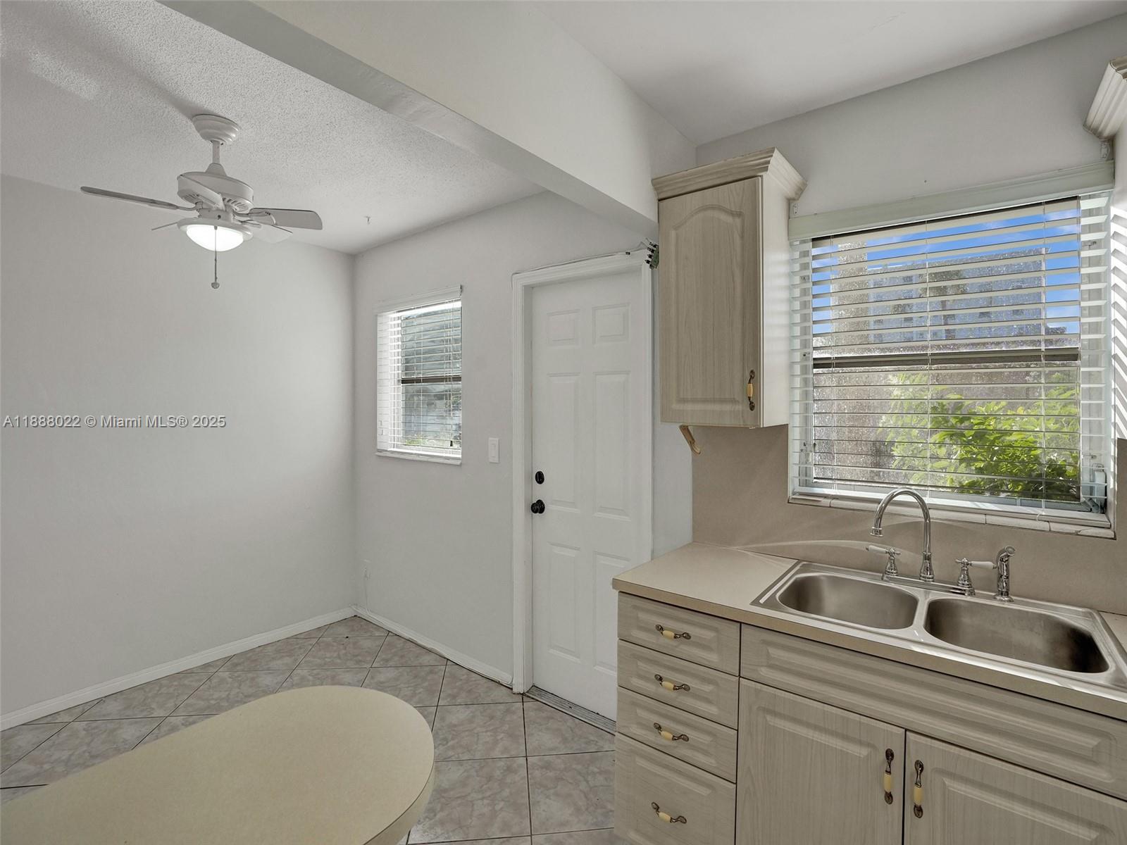 VENETIAN CONDO - Residential Lease