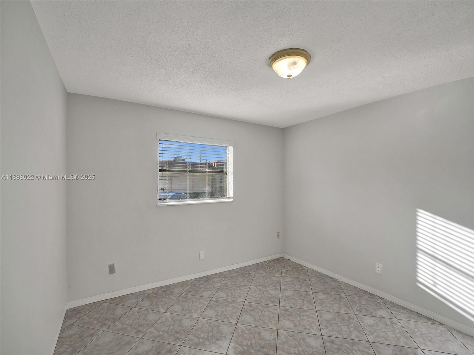 VENETIAN CONDO - Residential Lease